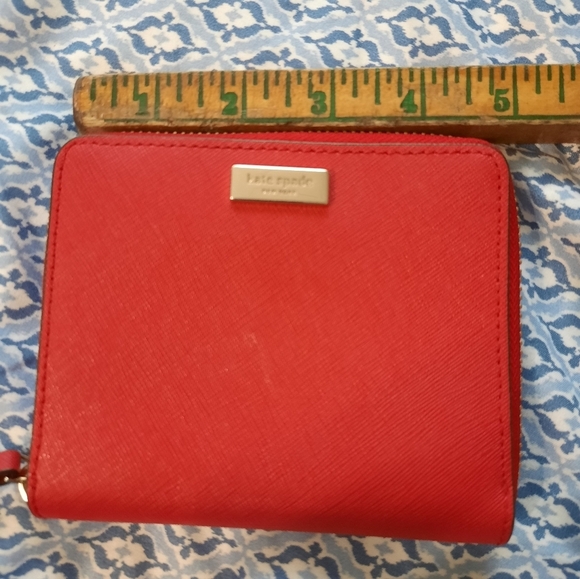 Kate Spade Red Laurel Way Darci Zip Leather Wallet NWOT - Picture 4 of 15